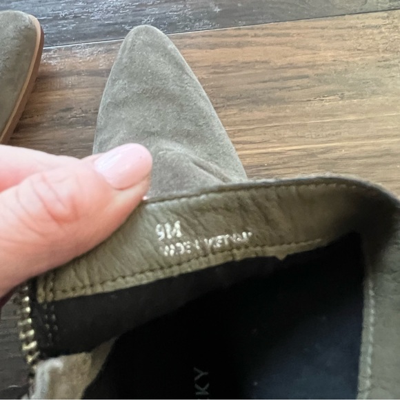 Lisa Vicky Gray Suede Booties NWOT - Picture 6 of 7